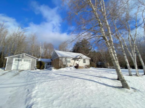 NEW Private home with snowmobile access, grill, smoker, firepit, foosball, ping pong, air hockey